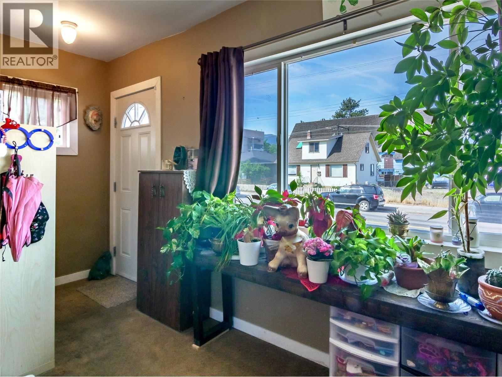 662 Ellis St, Penticton, BC V2A 4M6