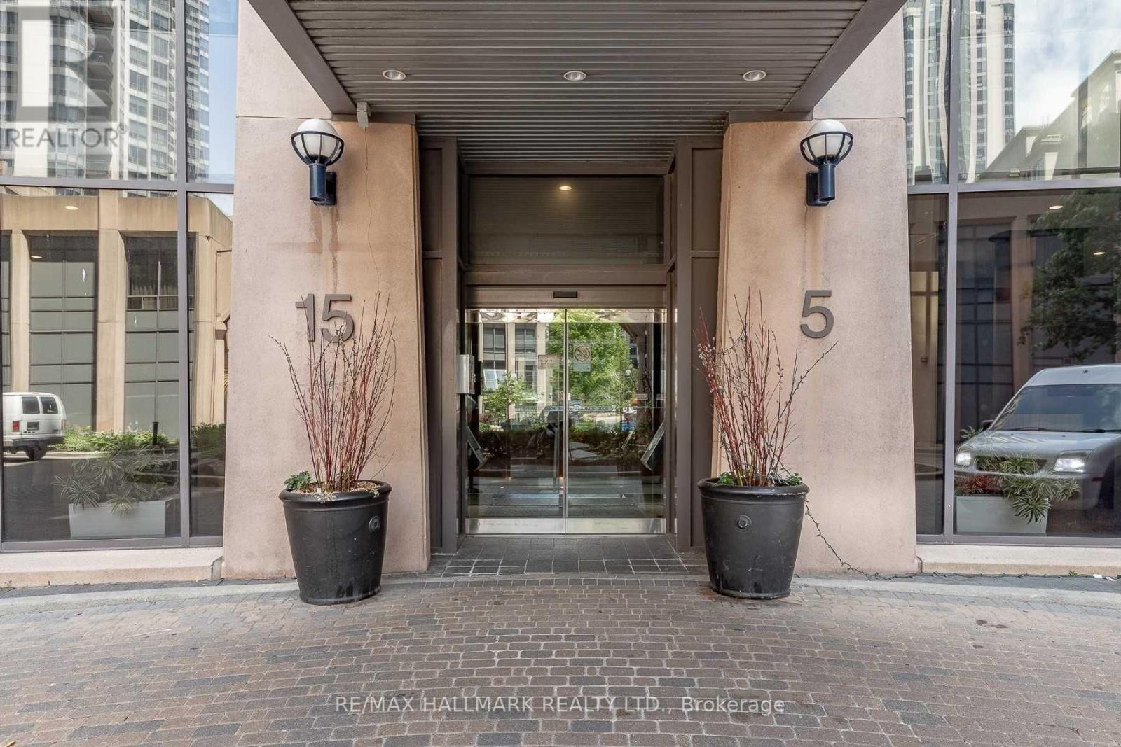 225 15 Northtown Way, Toronto, ON M2N 7A2
