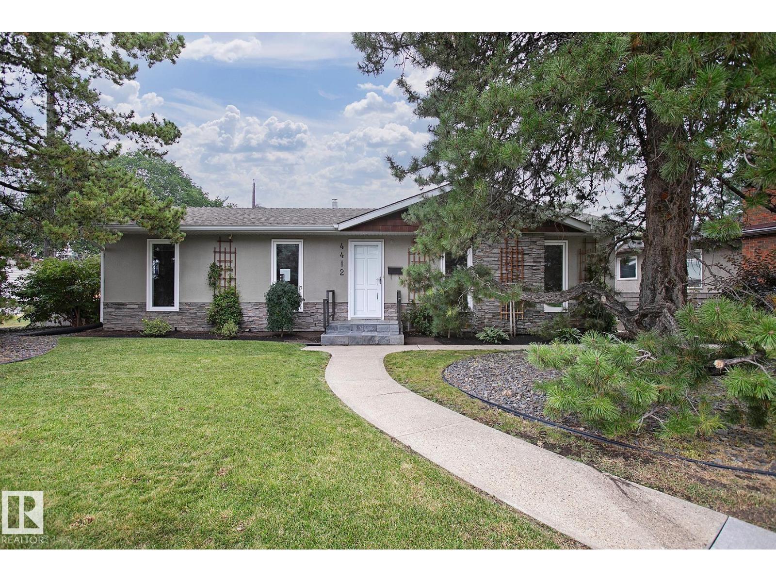 107 Av Nw Unit 4412, Edmonton, AB T6A 1J5