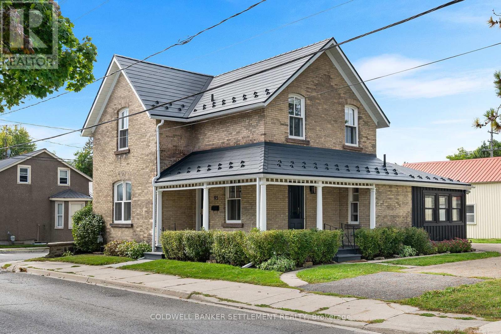 93 Peter St, Perth, ON K7H 1S3