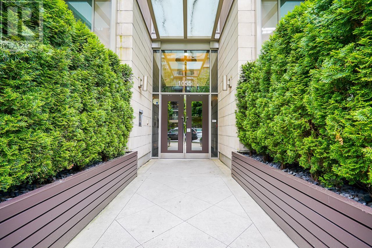 1055 Richards Street Unit 210, Vancouver, BC V6B 0C2