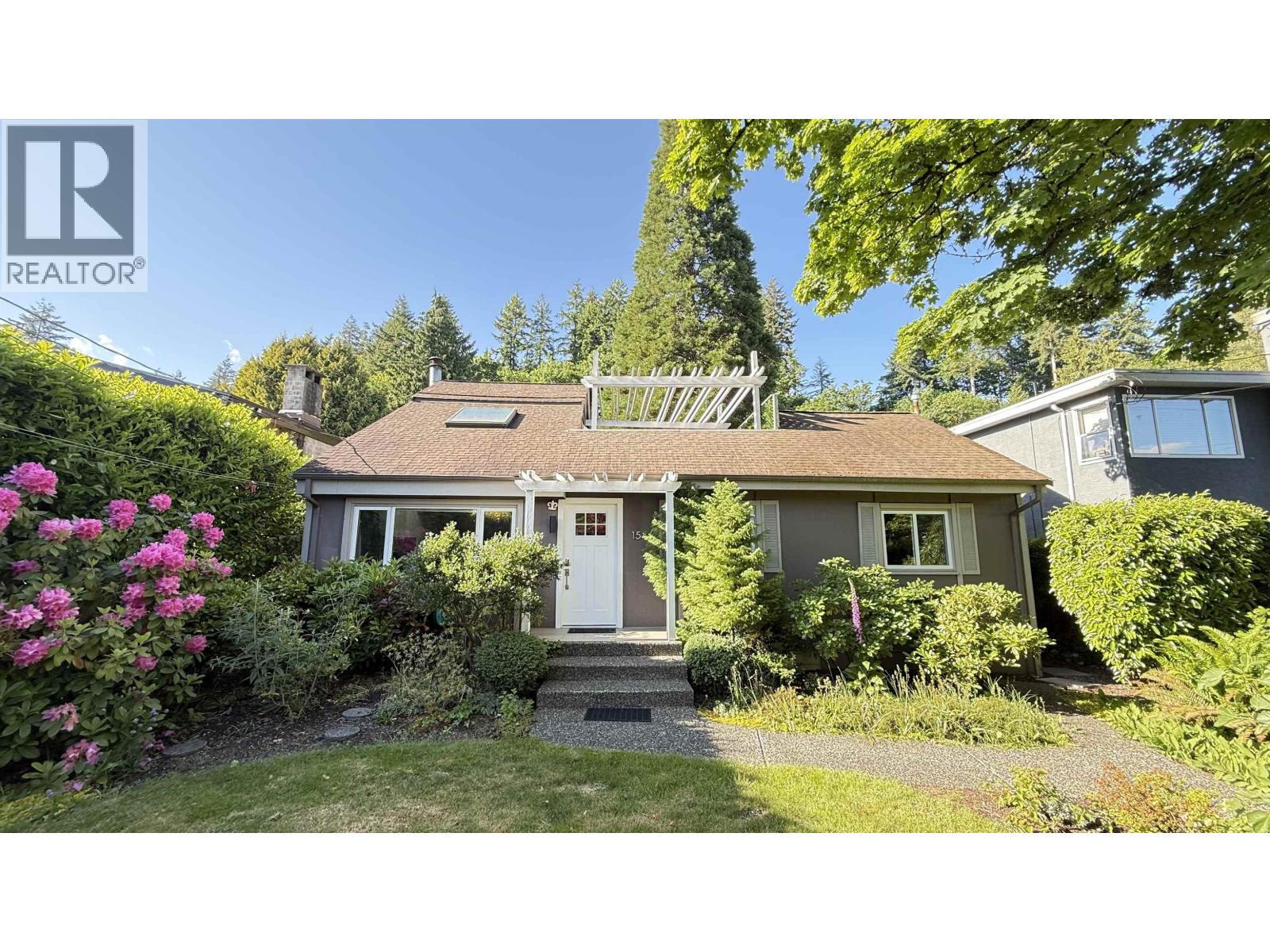 1546 Hope Rd, North Vancouver, BC V7P 1W9