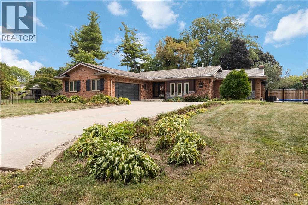 232 Paris Rd E, Brantford, ON N3R 1J4