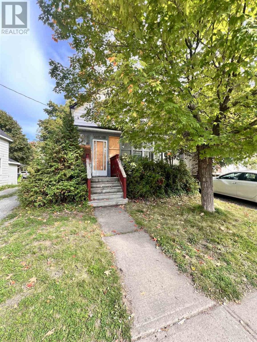 68 Albert St E, Sault Ste. Marie, ON P6A 2H9