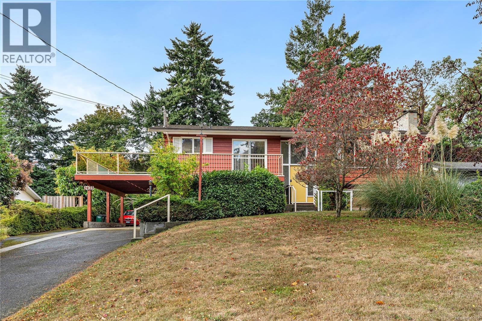 2435 Sutton Rd, Saanich, BC V8N 1J1