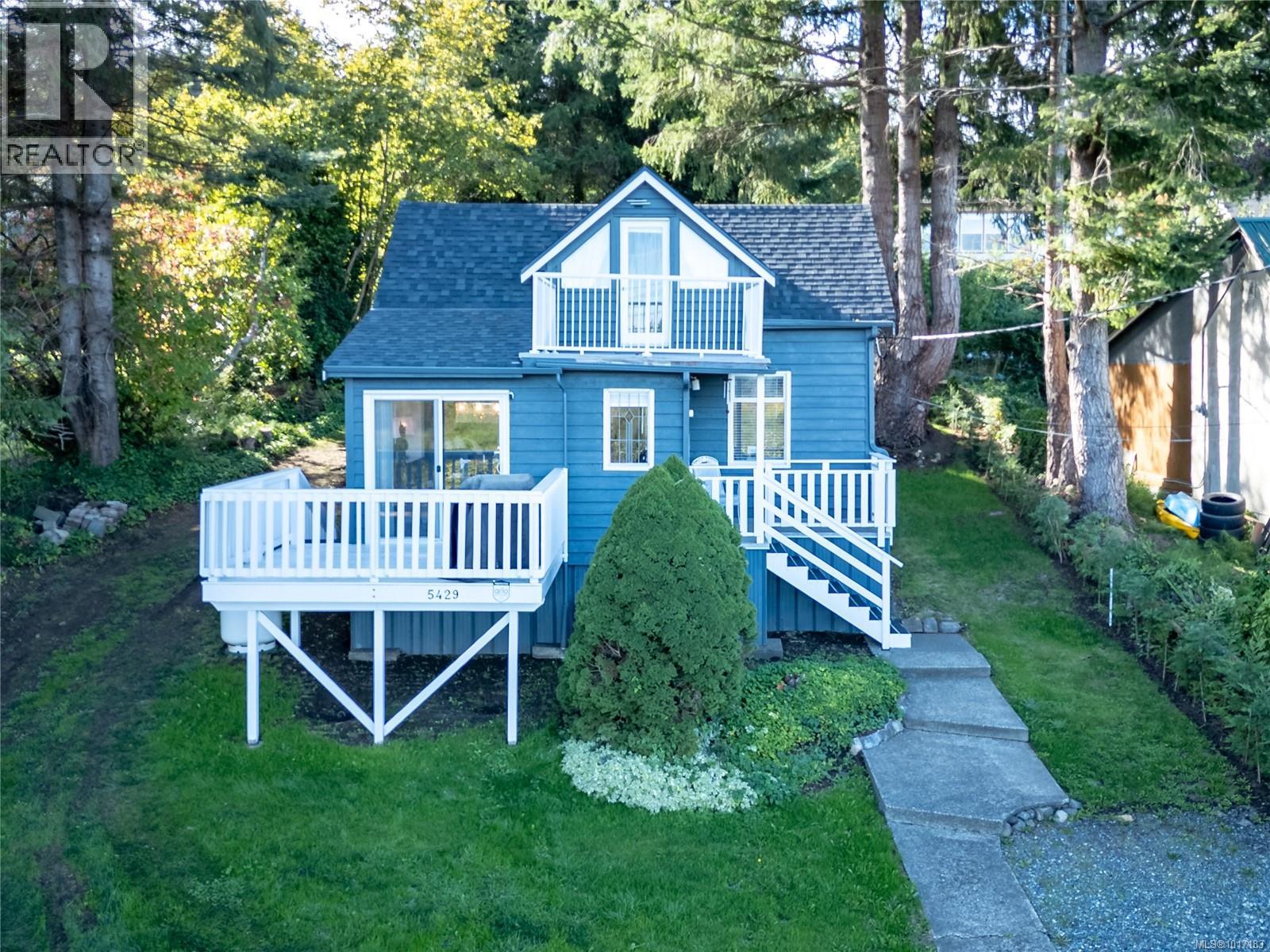 5429 Island Hwy, Union Bay, BC V0R 3B0
