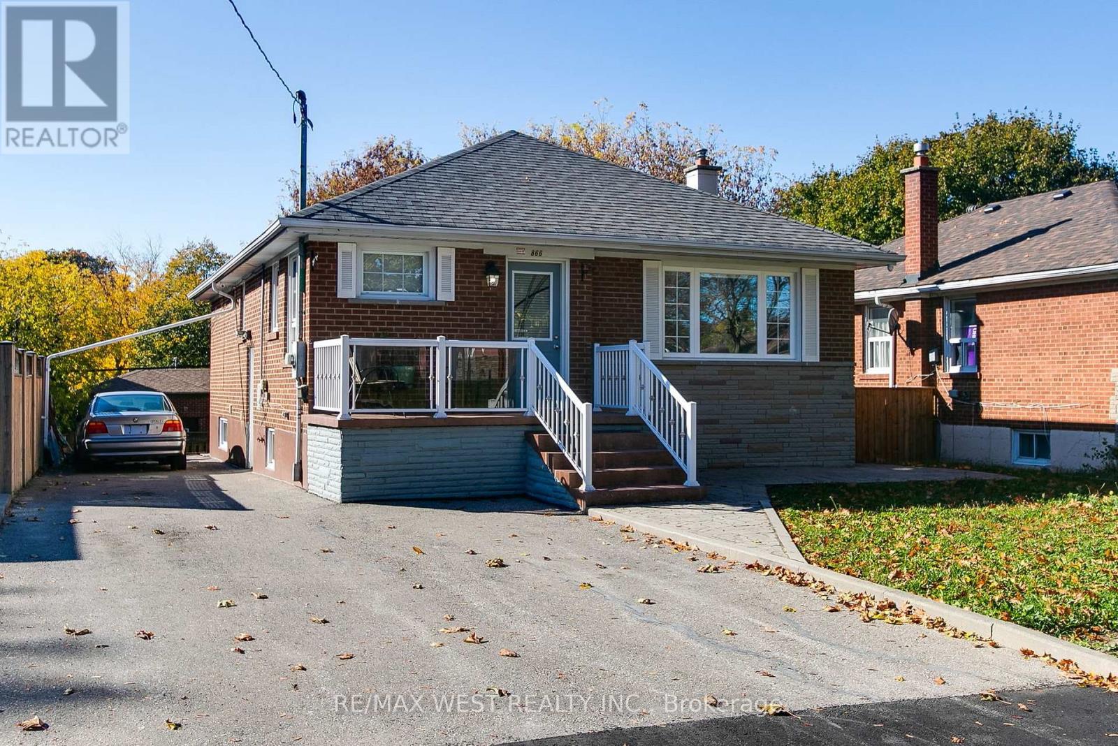 866 Scarborough Golf Clb Rd, Toronto, ON M1G 1J5