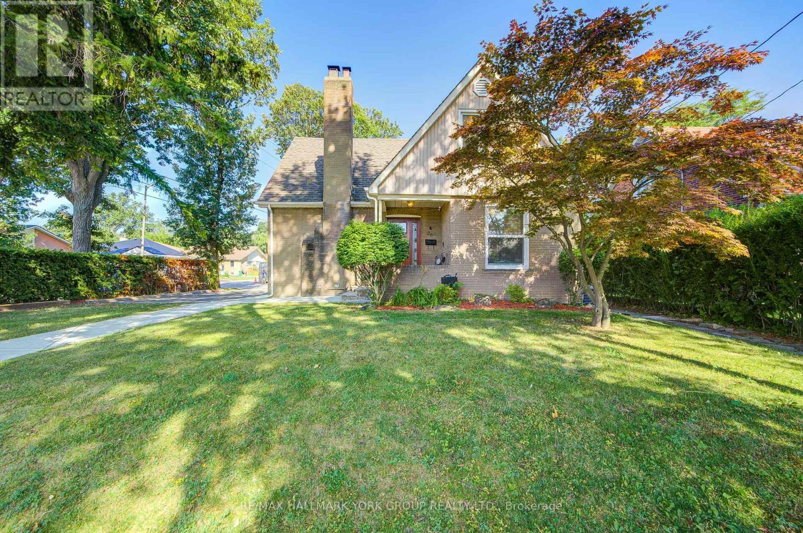 26 Gregory St, Brampton, ON L6Y 1G1