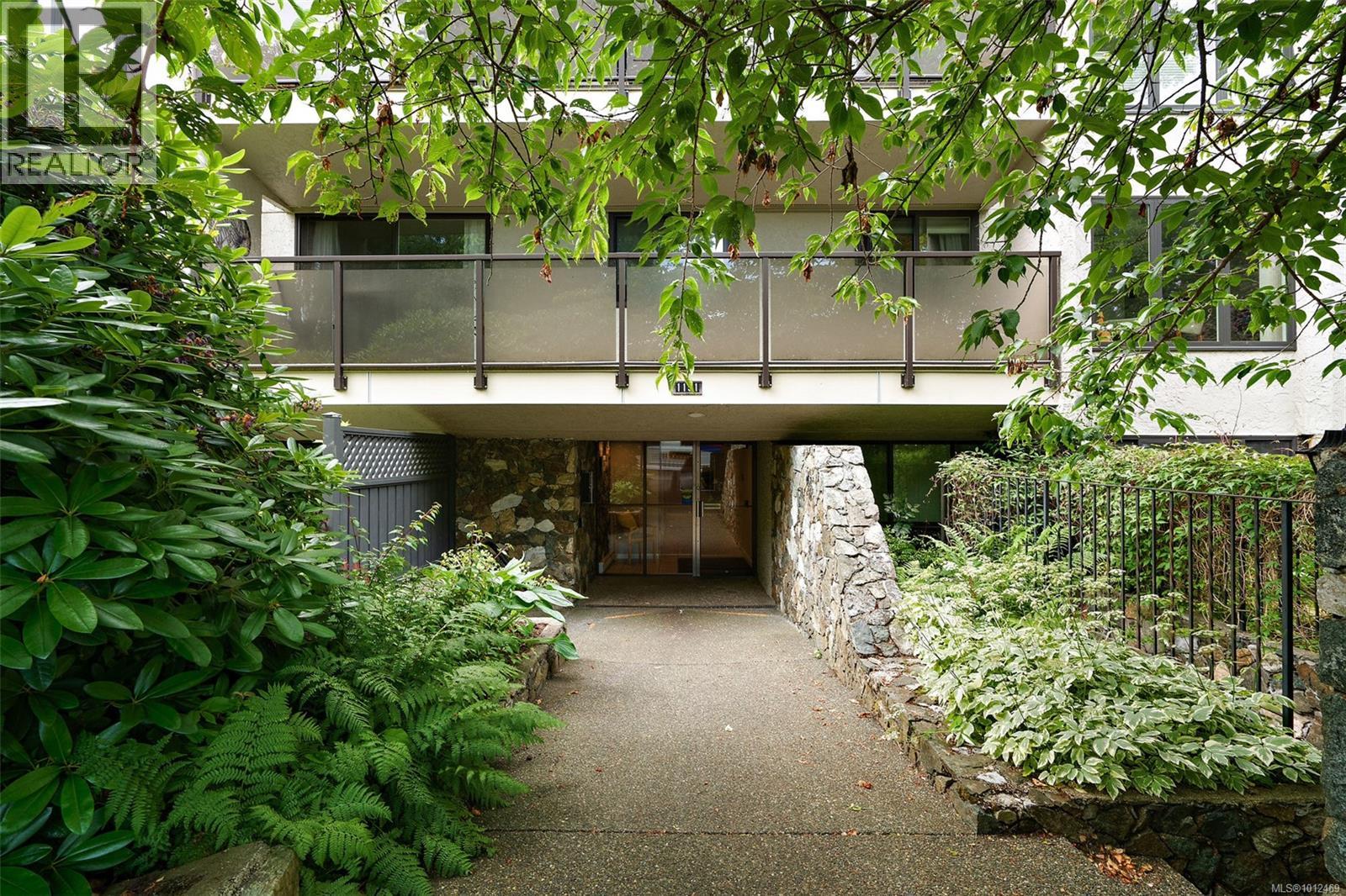 1151 Oscar St Unit 404 St, Victoria, BC V8V 2X5