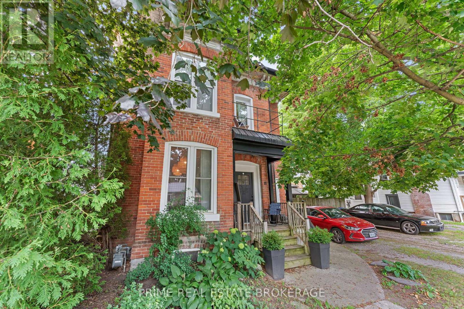 11 Maple St W, Aylmer, ON N5H 1B8