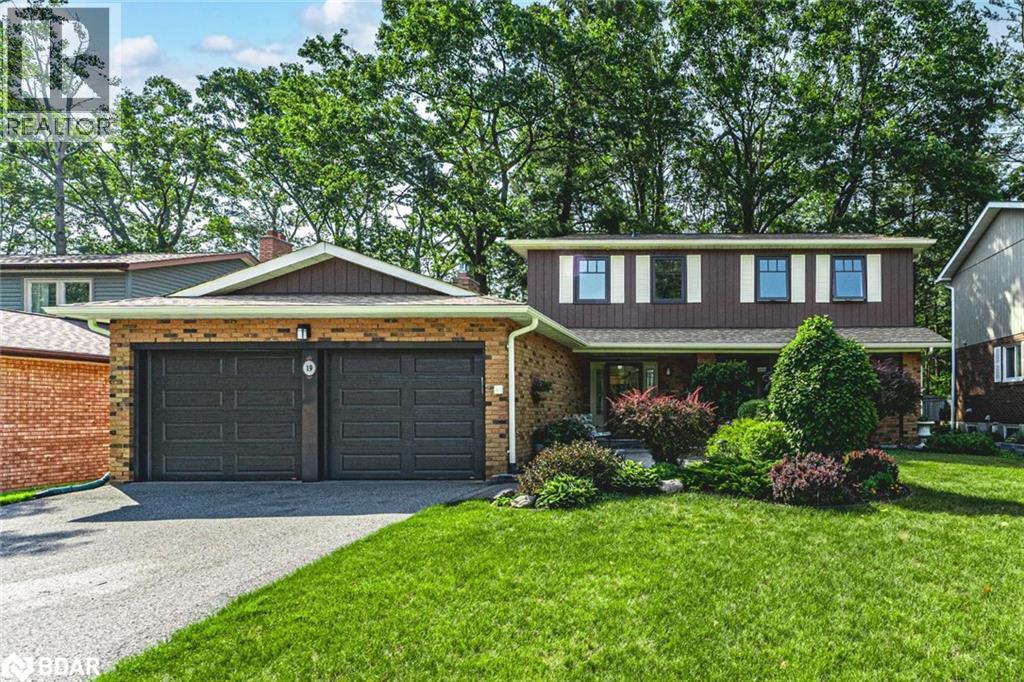 19 Oakridge Dr, Barrie, ON L4N 5N6