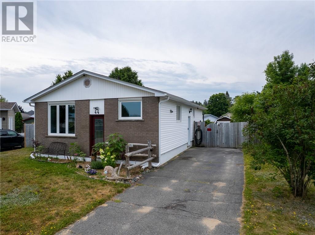 44 Sokoloski Ct, Espanola, ON P5E 1A7