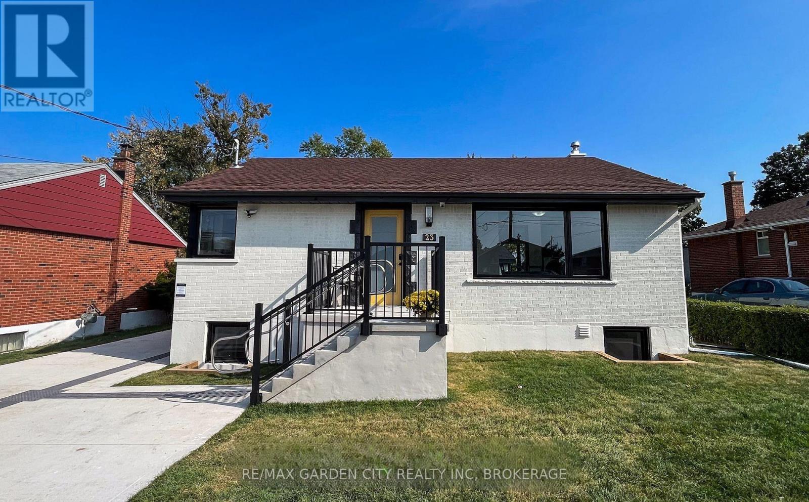 23 Warren Ave, Hamilton, ON L9A 3C7