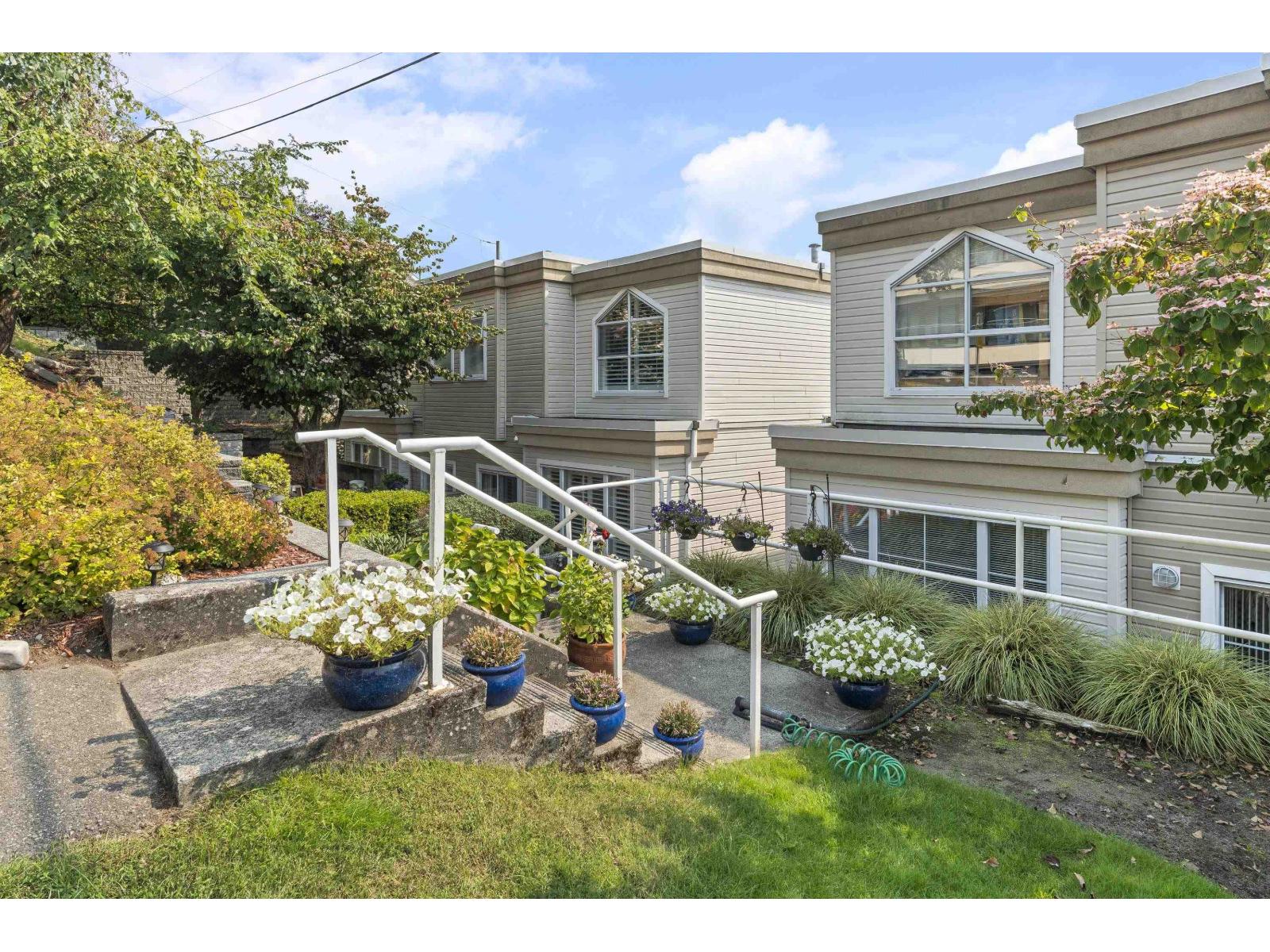 1157 Vidal St, White Rock, BC V4B 3T4