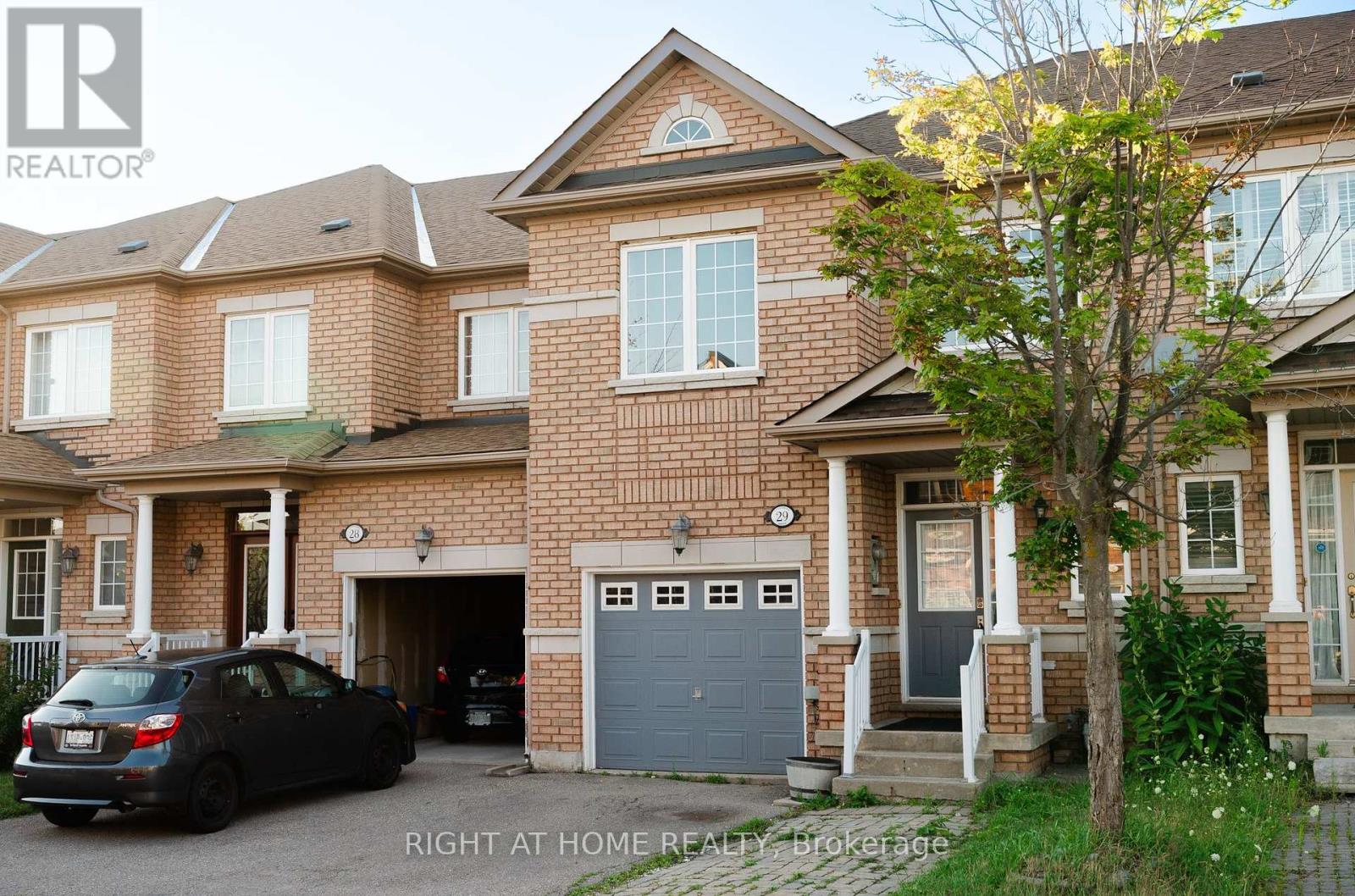 29 8 Townwood Dr, Richmond Hill, ON L4E 4Y1