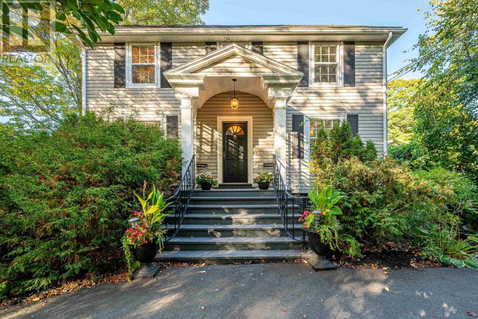 1535 King St, Windsor, NS B0N 2T0