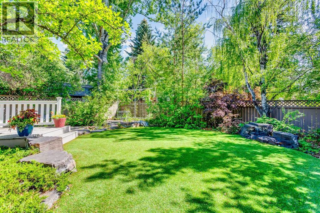 2 Varston Pl NW, Calgary, AB T3A 0B7