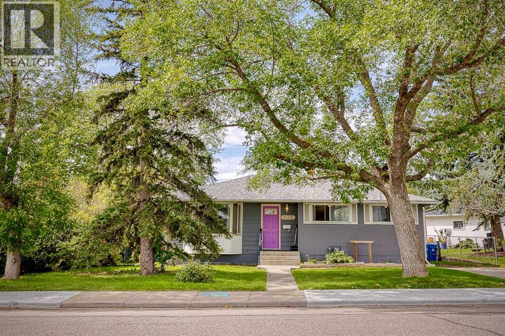 639 Thornhill Dr NW, Calgary, AB T2K 2R9