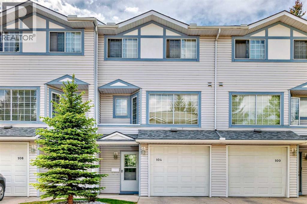 104 Kingsland Ct SW, Calgary, AB T2V 0S2