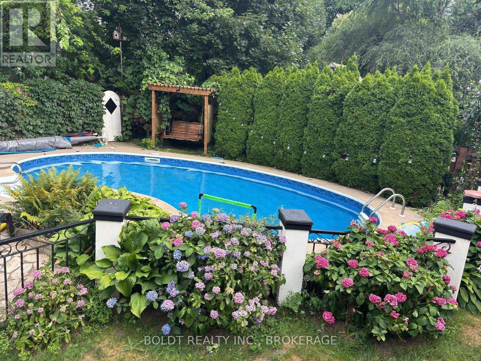 720 Niagara St, St. Catharines, ON L2M 3R9