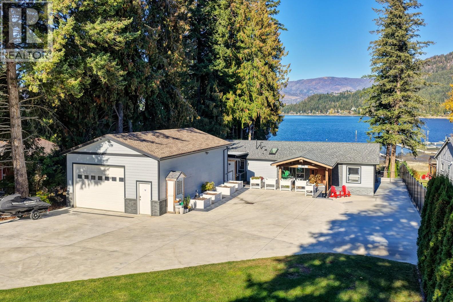 2661 Blind Bay Rd, Blind Bay, BC V0E 1H1
