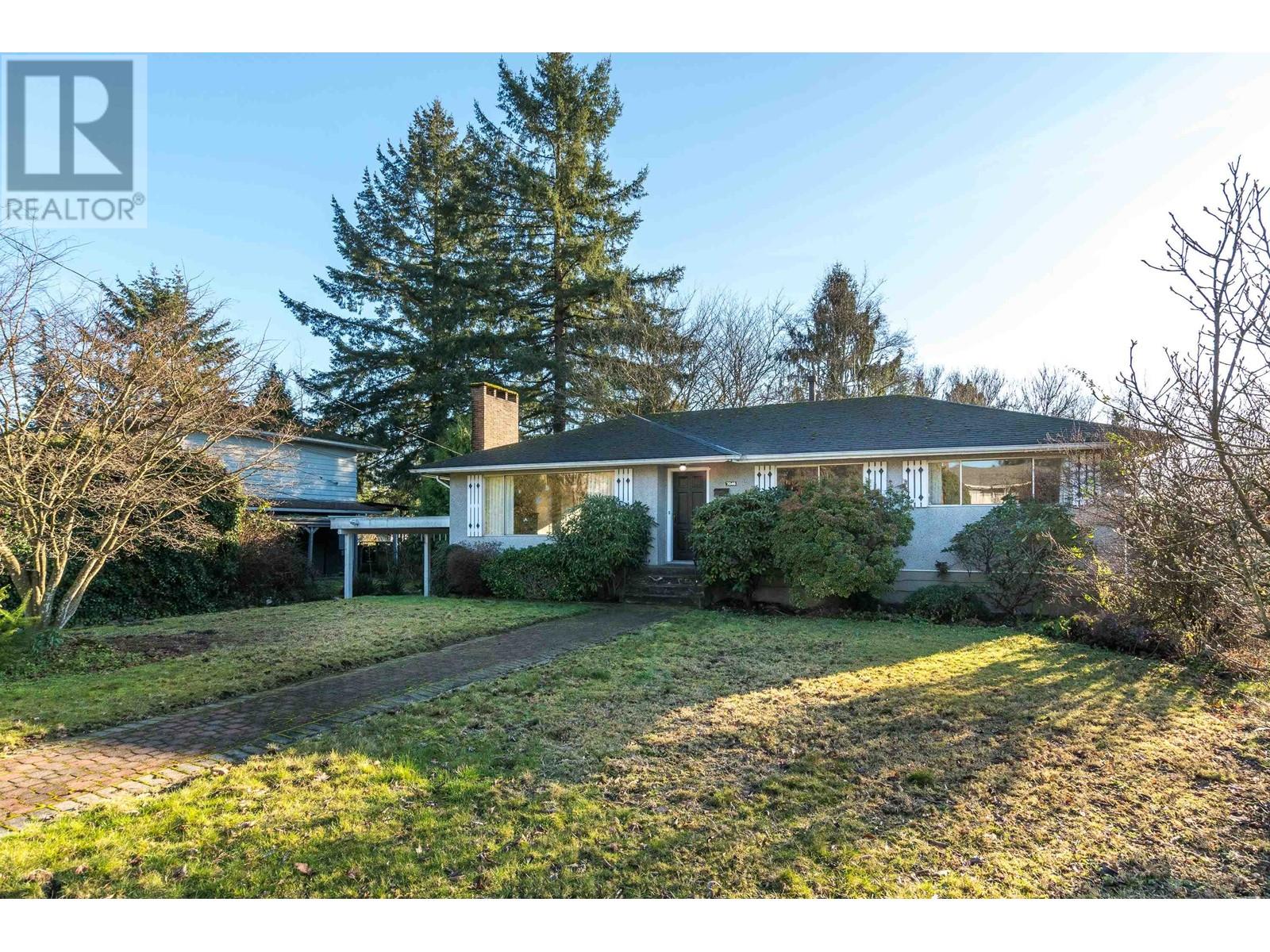 7046 Hillview St, Burnaby, BC V5A 1Y3