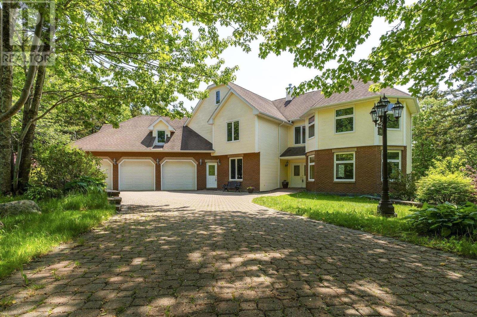 21 Long Lake Dr, Hammonds Plains, NS B4B 1K6