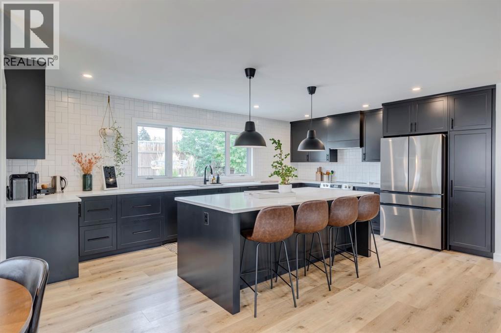 1240 Mapleglade Cres SE, Calgary, AB T2J 2H3