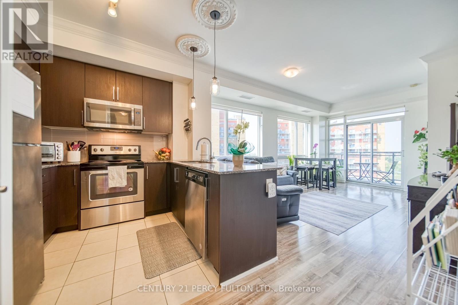 902 840 Queens Plate Dr, Toronto, ON M9W 0E7