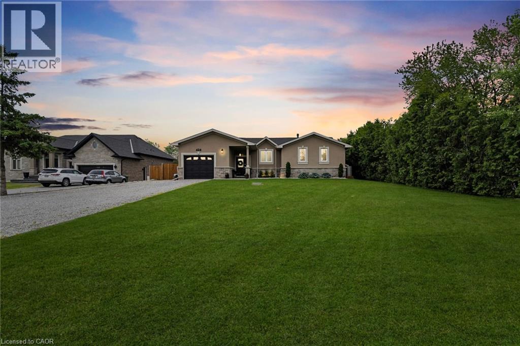 424 Second Rd E, Hamilton, ON L8J 2X9