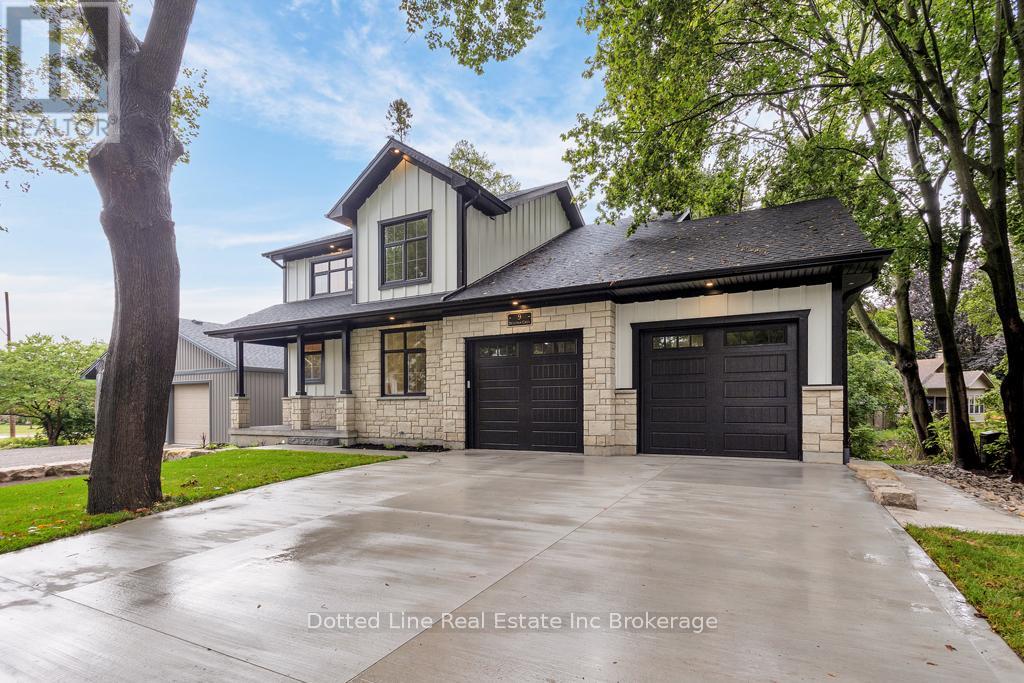 9 Delevan Cres, Tillsonburg, ON N4G 3M6