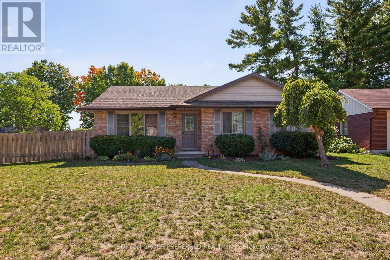 17 Clear Valley Rd, Tillsonburg, ON N4G 4X9