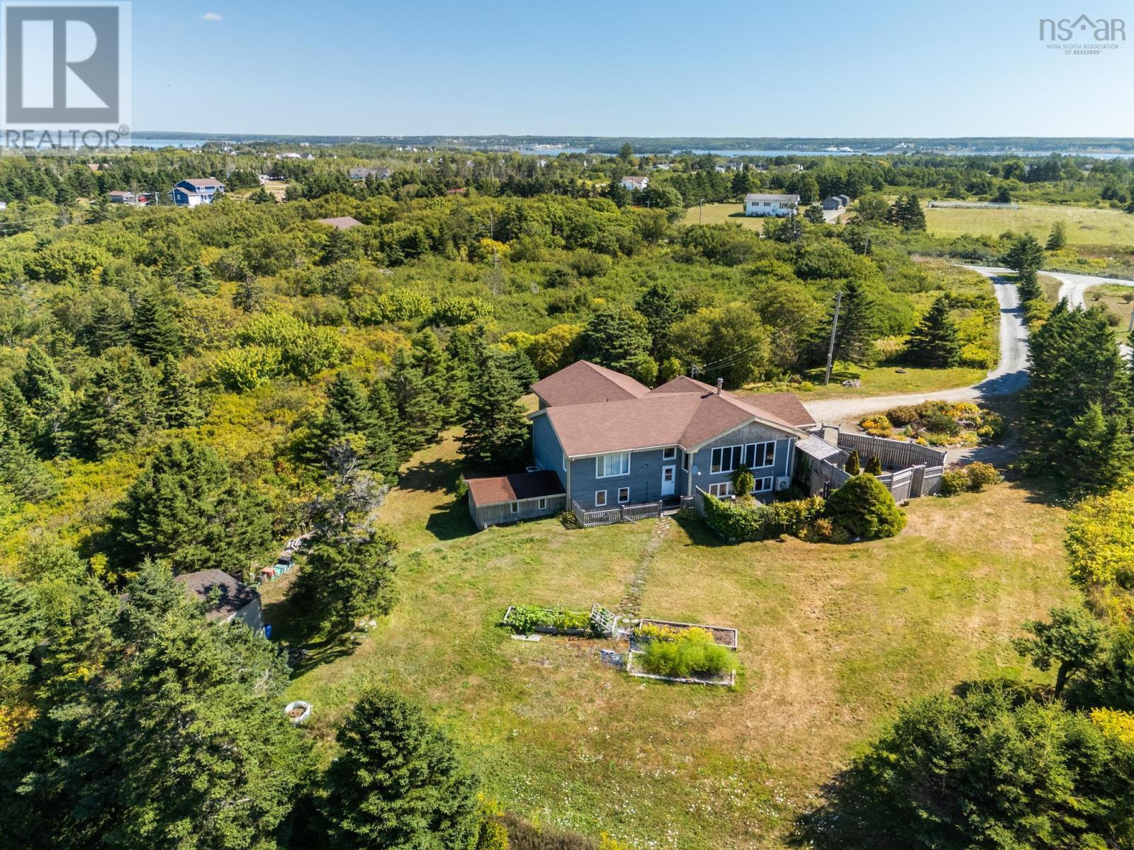 40 Country Ln, Lower West Pubnico, NS B0W 2C0