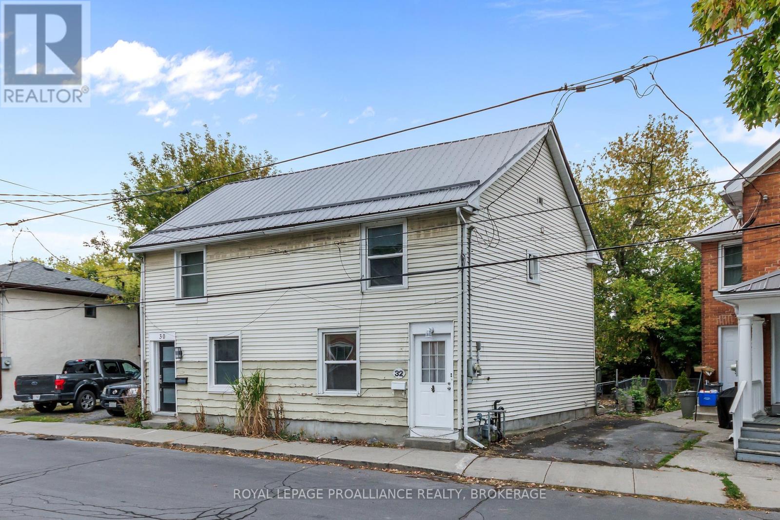 32 Main St, Kingston, ON K7K 3Y4