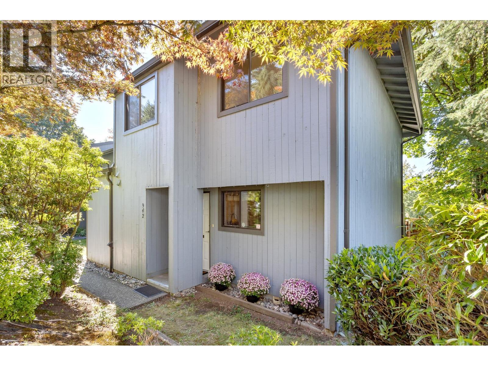 942 Blackstock Rd, Port Moody, BC V3H 3S2