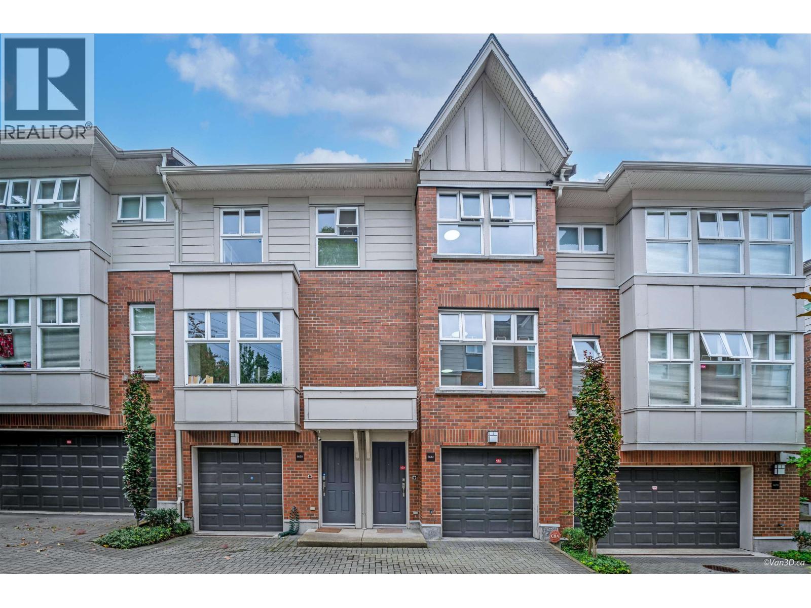 6612 Arbutus St, Vancouver, BC V6P 5S5