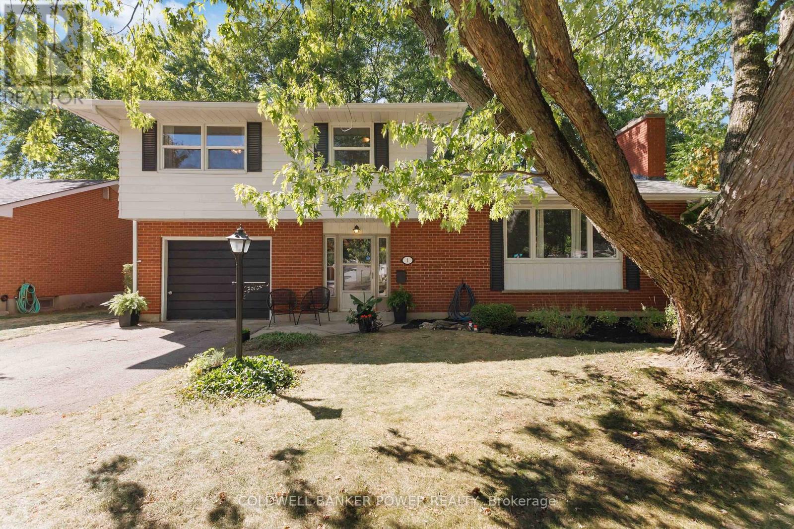 1 Mcleod Cres, London, ON N5X 1S7