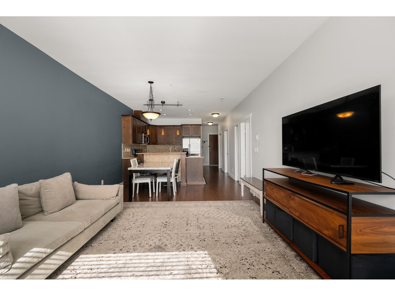14333 104 Avenue Unit 303, Surrey, BC V3T 0E1