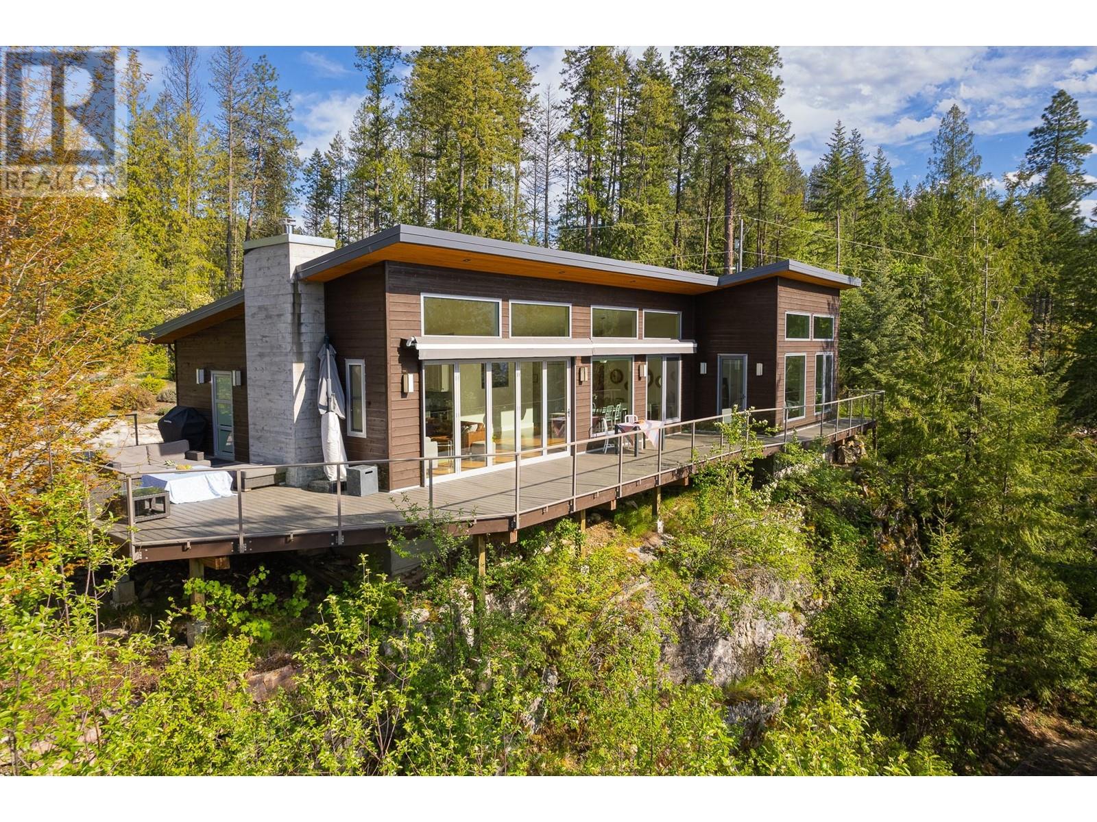 17246 Pilot Bay Rd, Crawford Bay, BC V0B 1X0