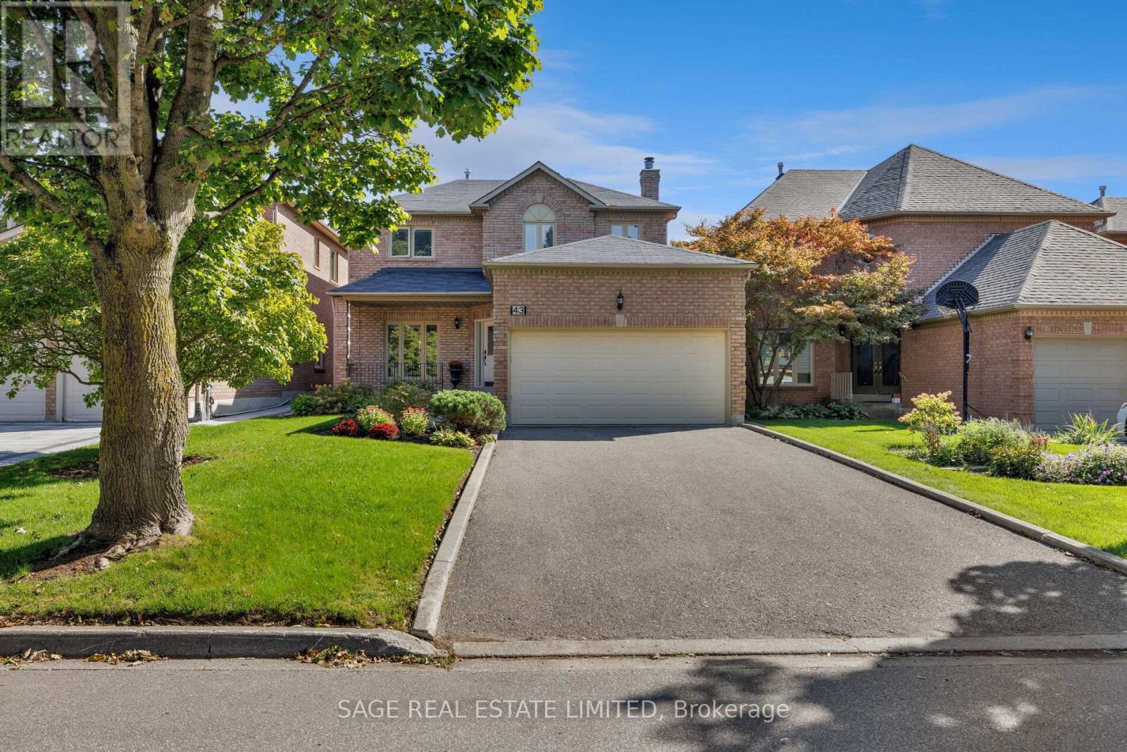43 Mulholland Dr, Vaughan, ON L4J 7T7