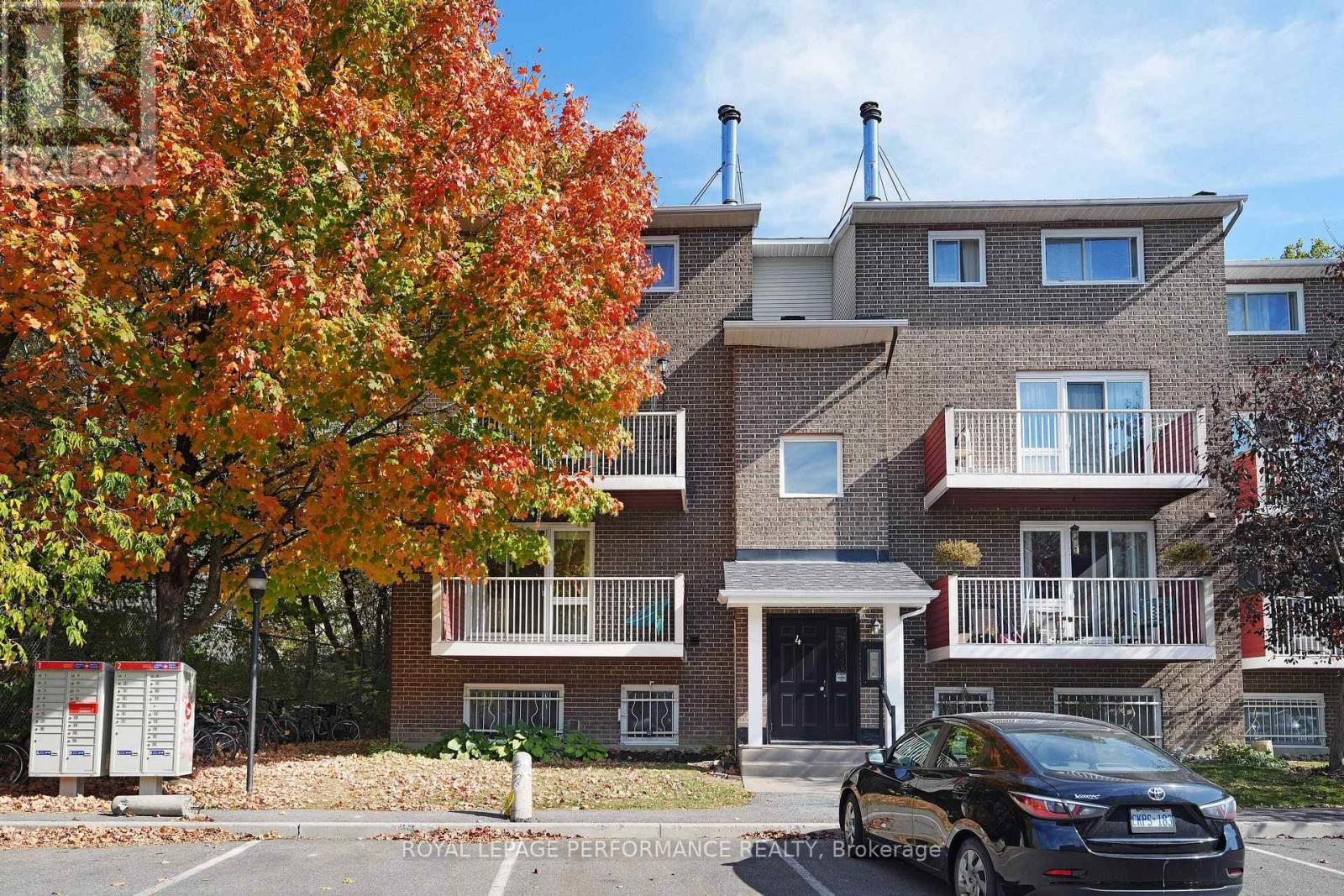 402 1589 St Bernard St, Ottawa, ON K1T 3H7