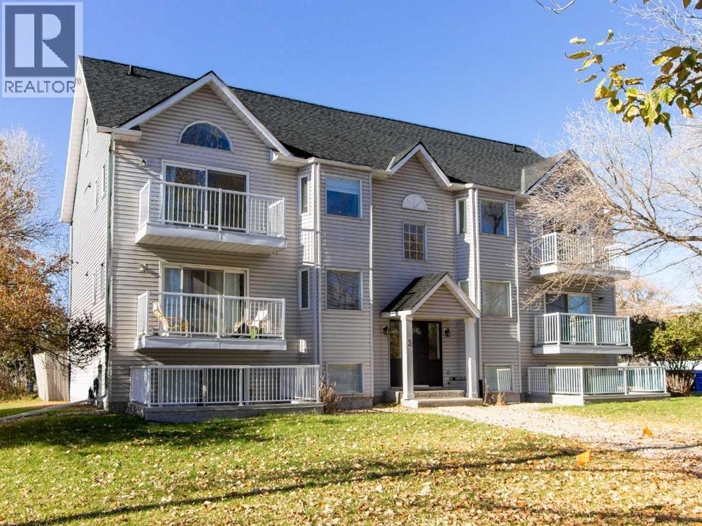 3 Alberta Ave, Okotoks, AB T1S 1J3
