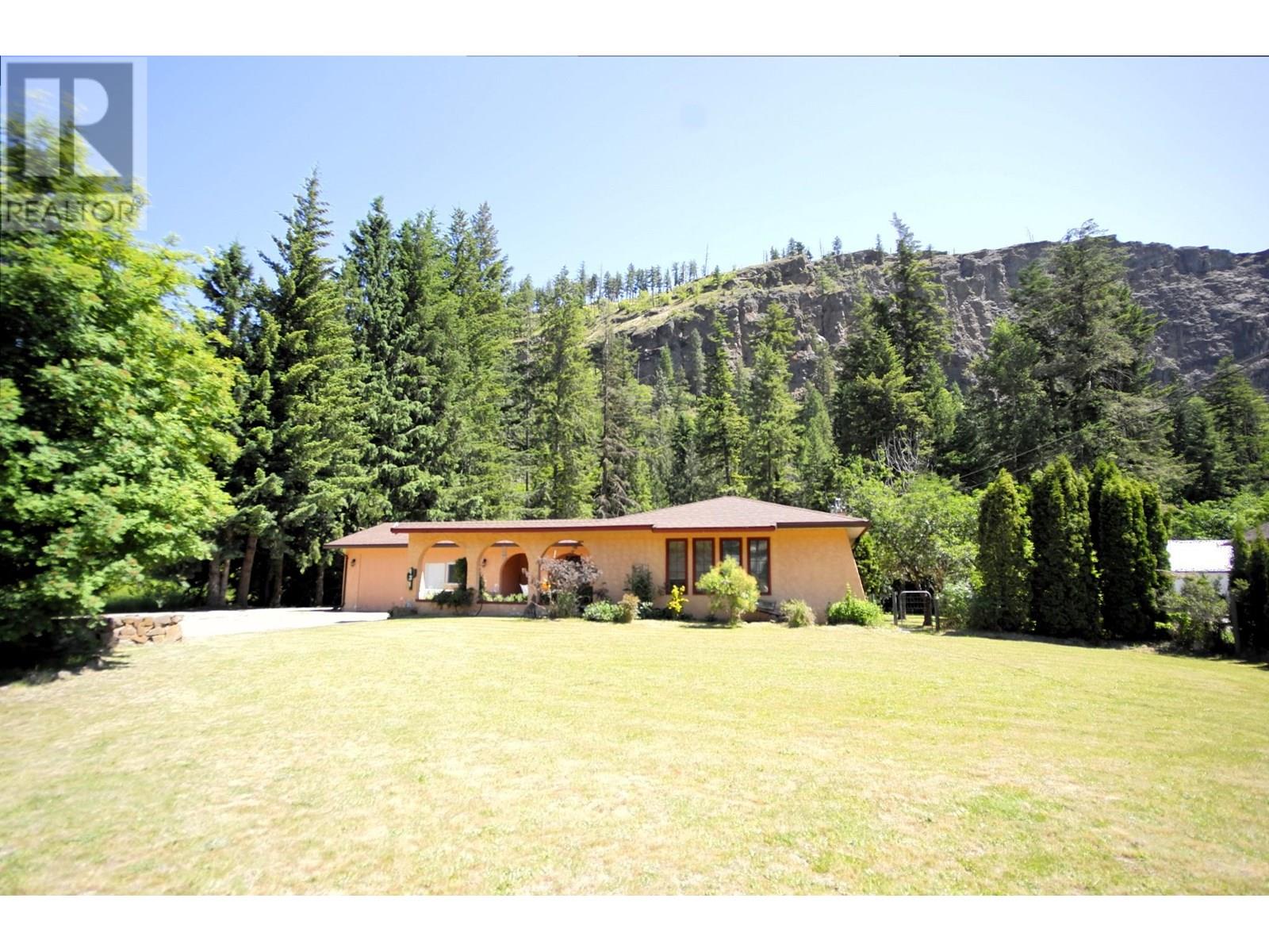 131 Salmon River Rd, Salmon Arm, BC V1E 3E3