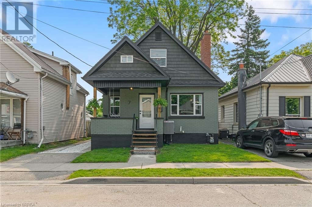 7 Esther St, Brantford, ON N3S 6K3