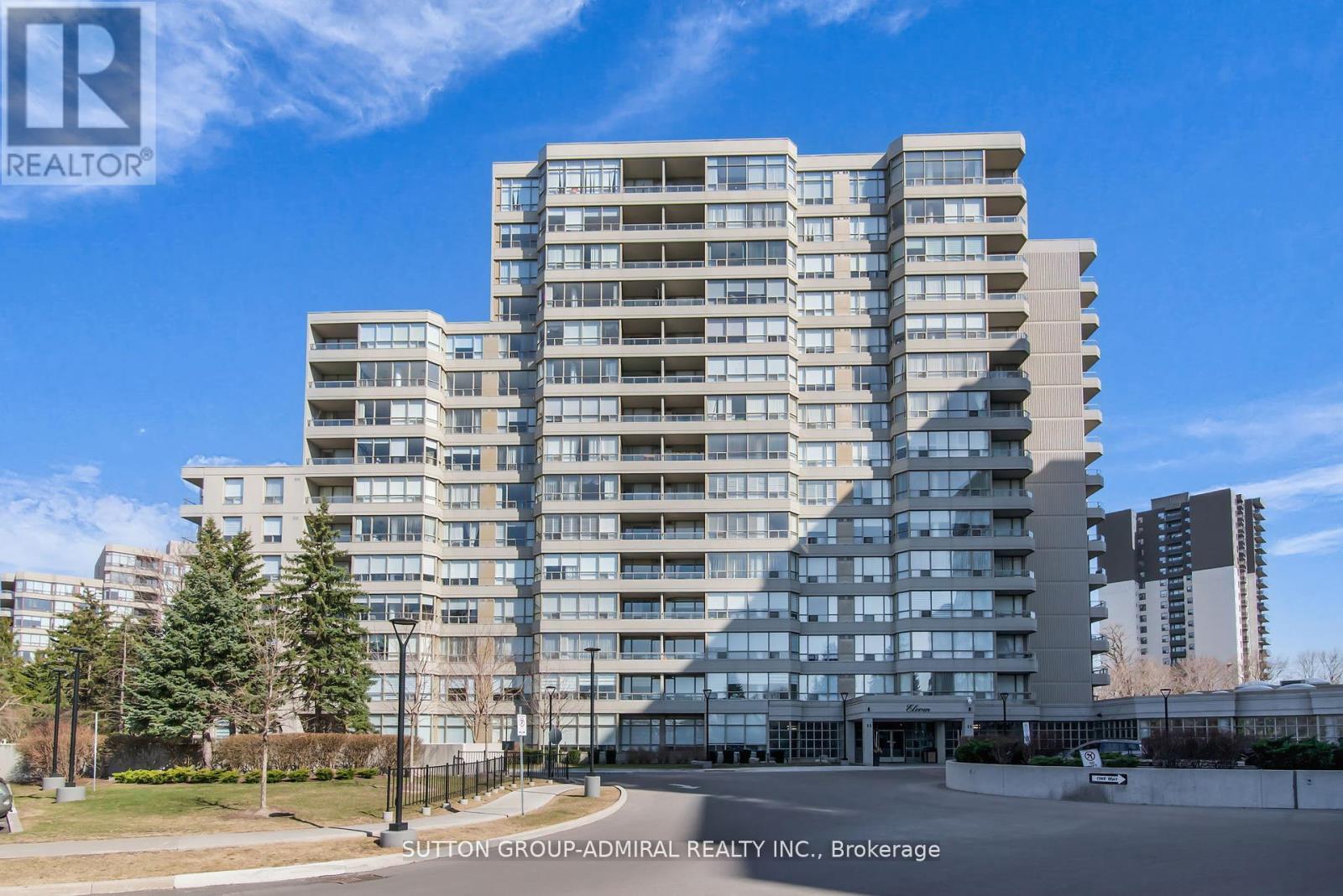 317 11 Townsgate Dr, Vaughan, ON L4J 8G4