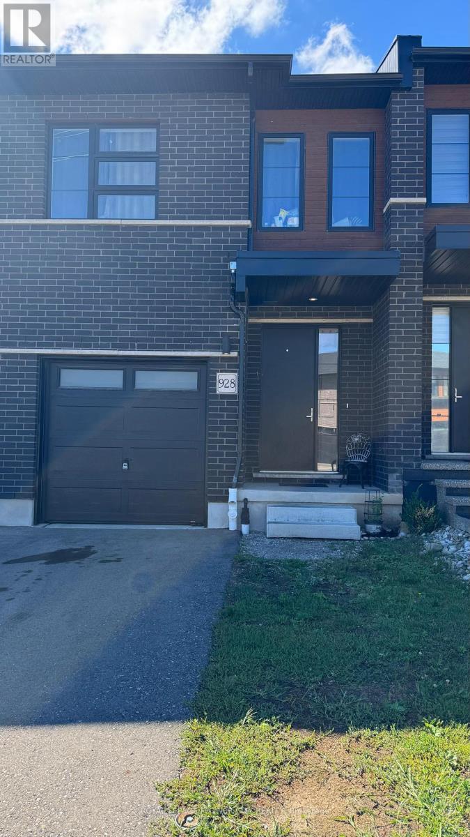 928 Robert Ferrie Dr, Kitchener, ON N2R 0P9