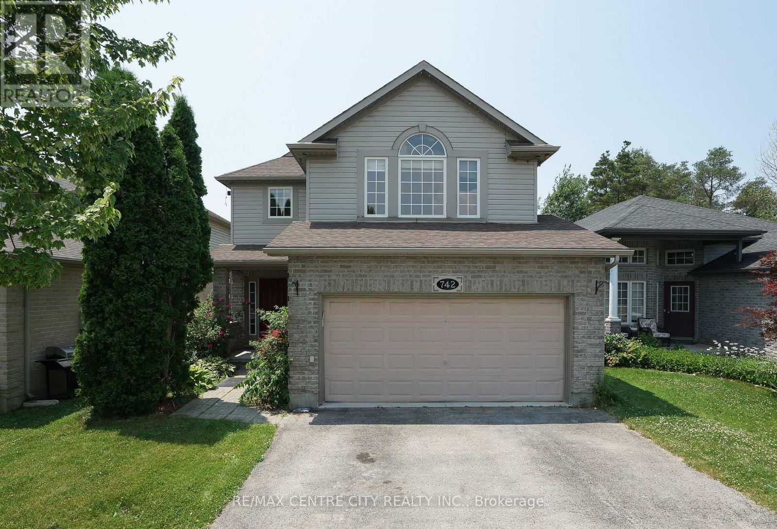 742 Marigold St SW, London, ON N5X 4J3
