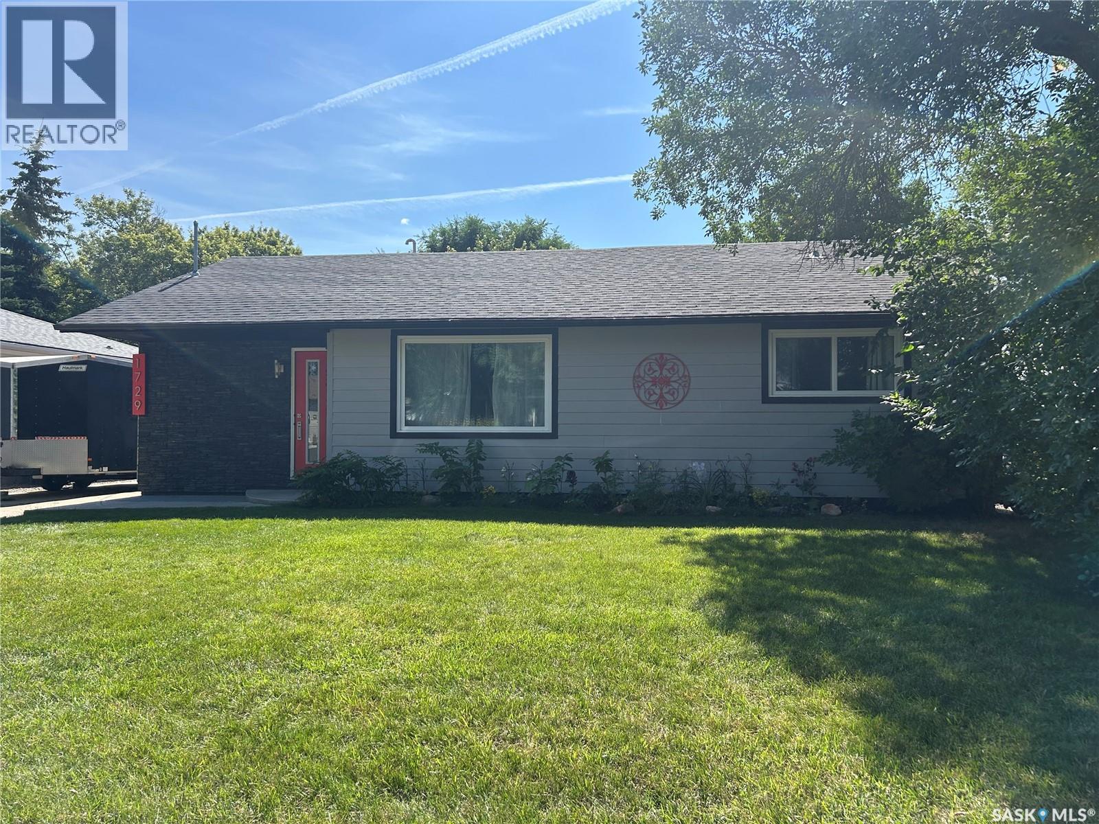 1729 Mccormick Cres, Estevan, SK S4A 1G8