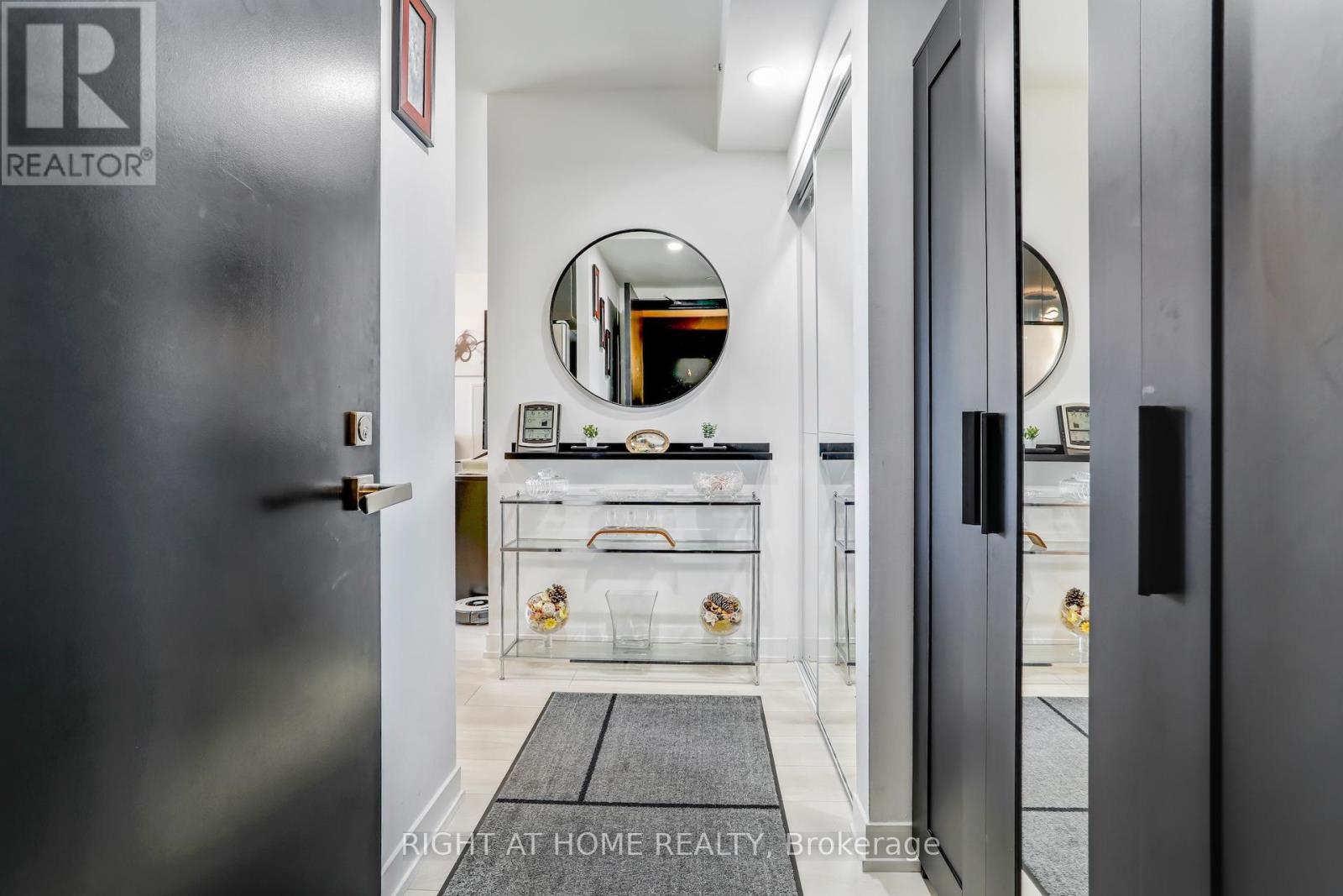 402 31 Tippett Rd, Toronto, ON M3H 0C8