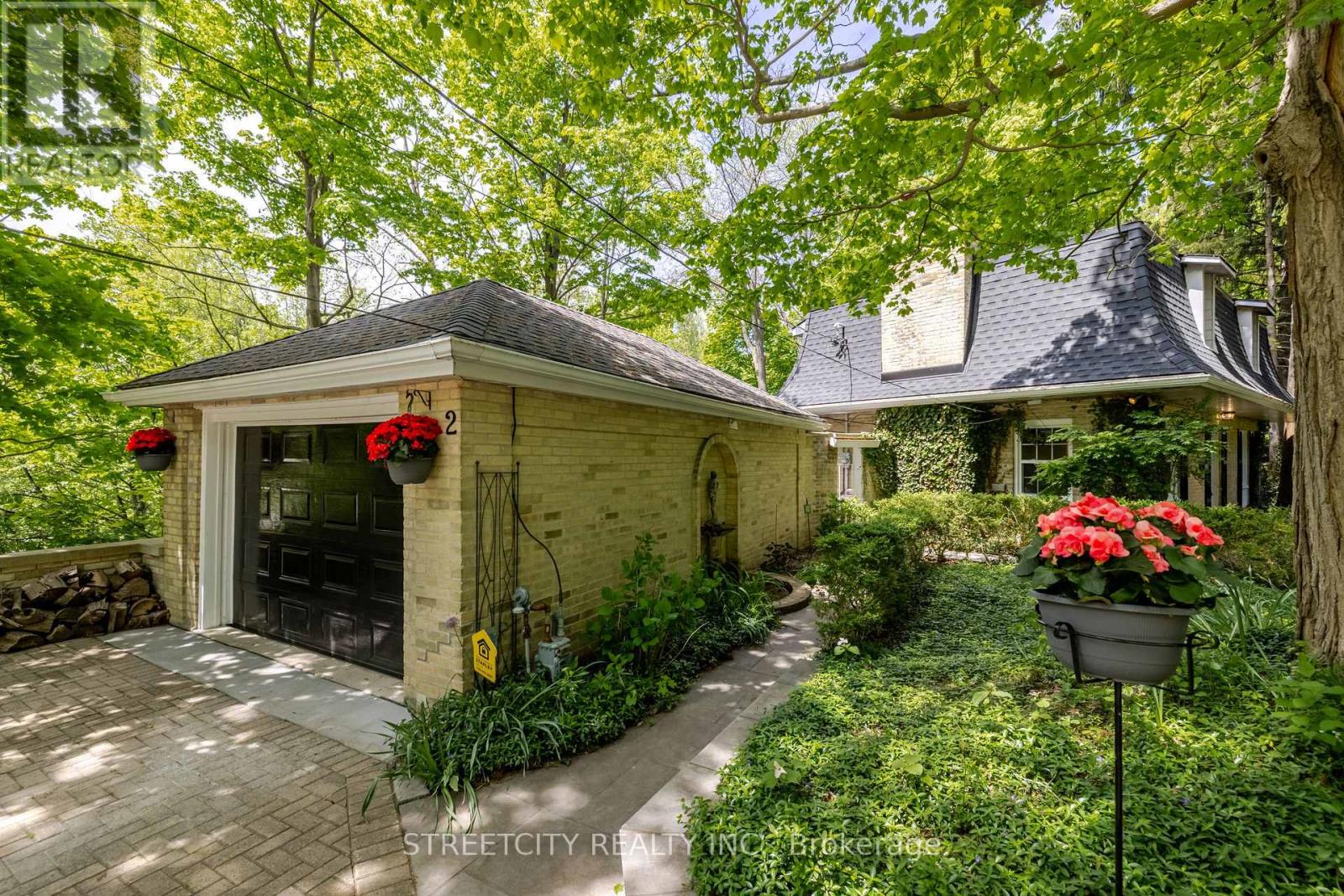 2 Grosvenor St, London, ON N6A 1Y4